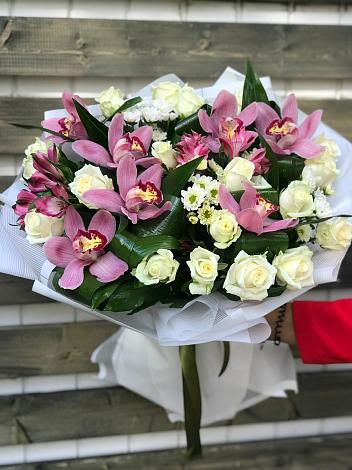 Букет цветов из: Розы и Хризантемы в Новой Чаре