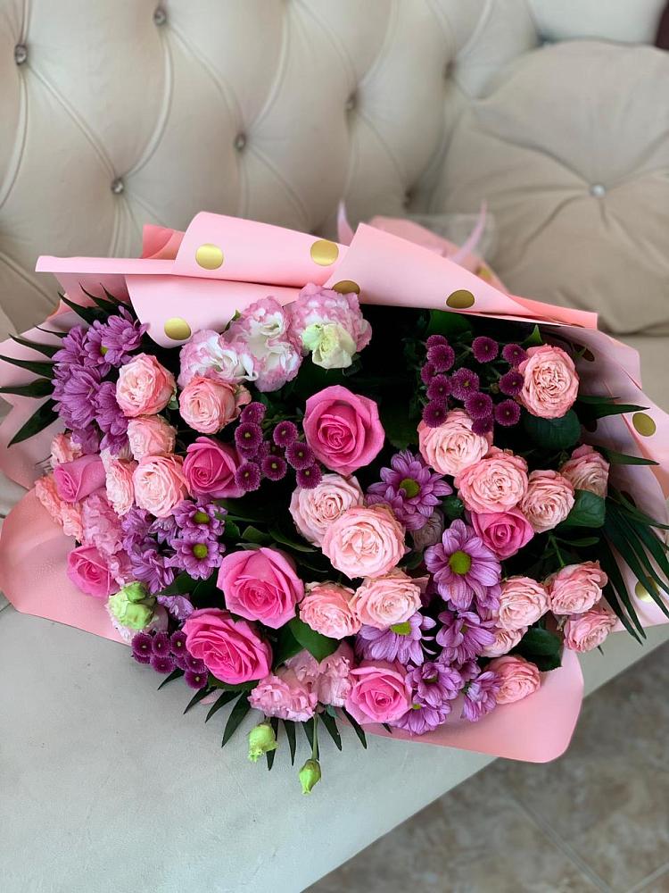 Букет цветов из: Хризантемы, Розы и Лизиантусы в Новой Чаре