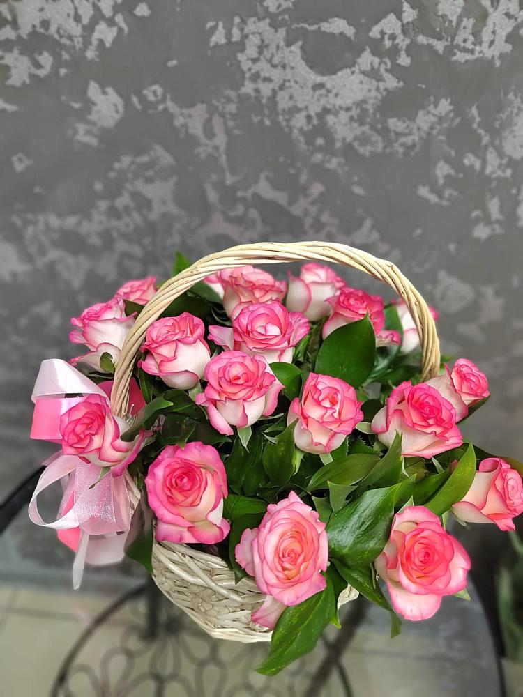 Цветочная композиция из Розы в корзине в Новой Чаре