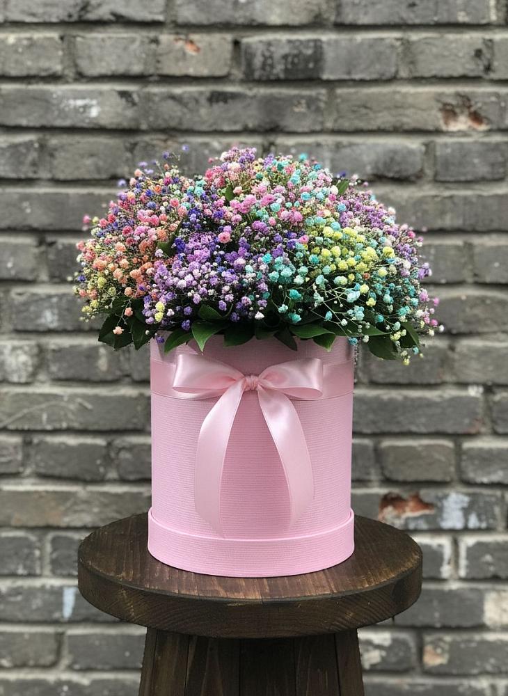 Цветочная композиция из Гипсофила и Розы в шляпной коробке в Новой Чаре