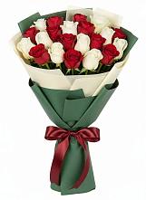 Букет Микс из красных и белых роз в Новой Чаре