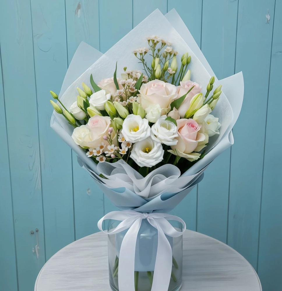 Букет цветов из: Розы и Лизиантусы в Новой Чаре