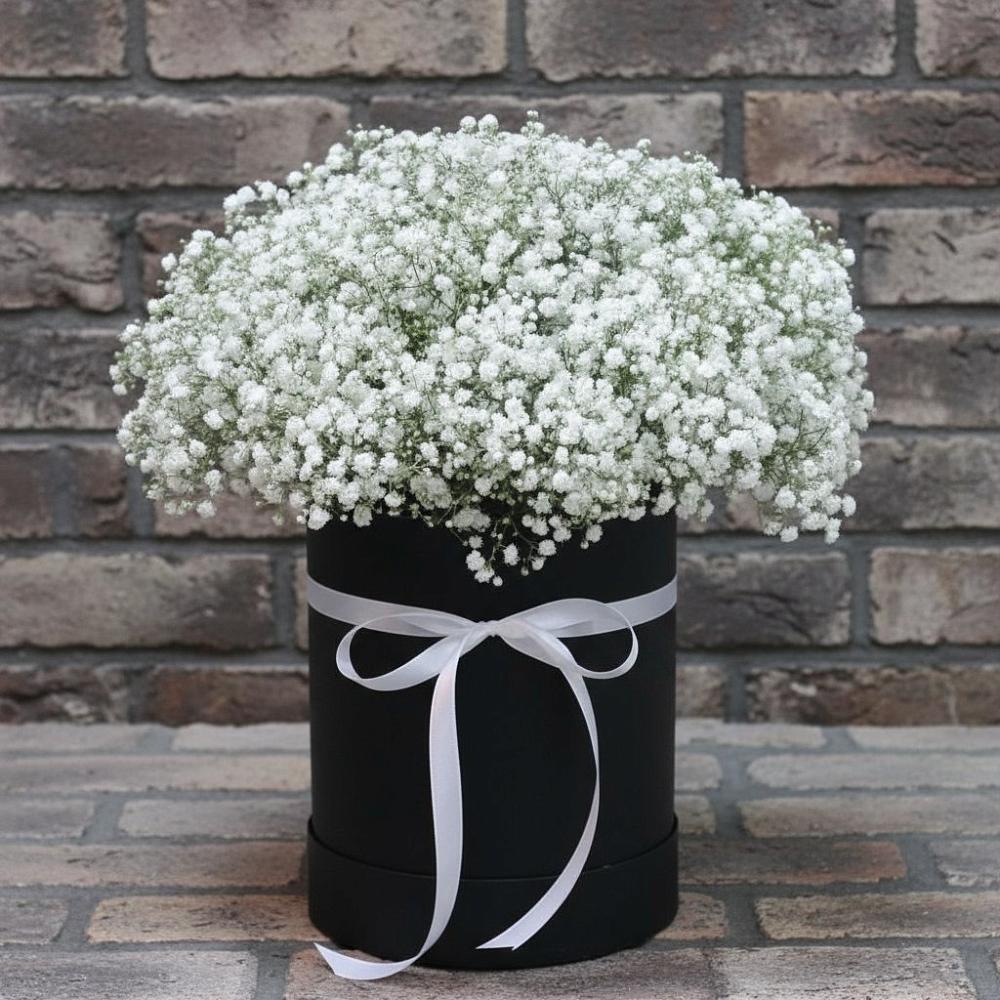 Цветочная композиция из Гипсофила в шляпной коробке в Новой Чаре