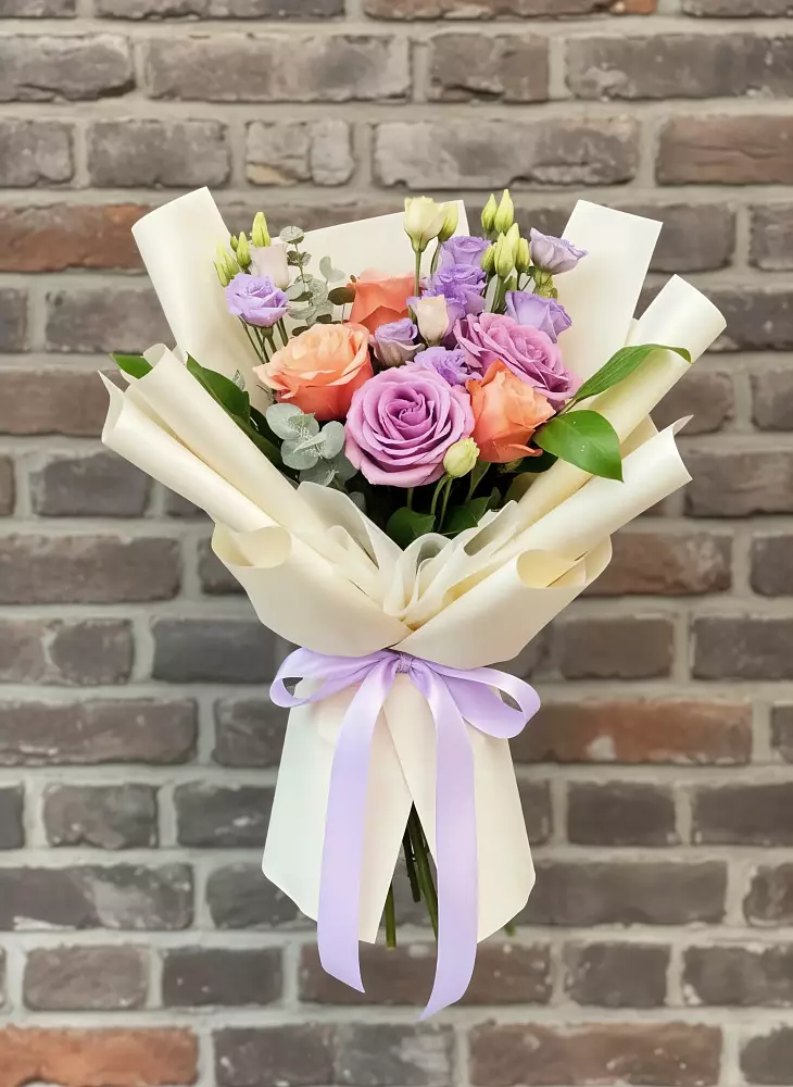 Букет цветов из: Лизиантусы и Розы в Новой Чаре