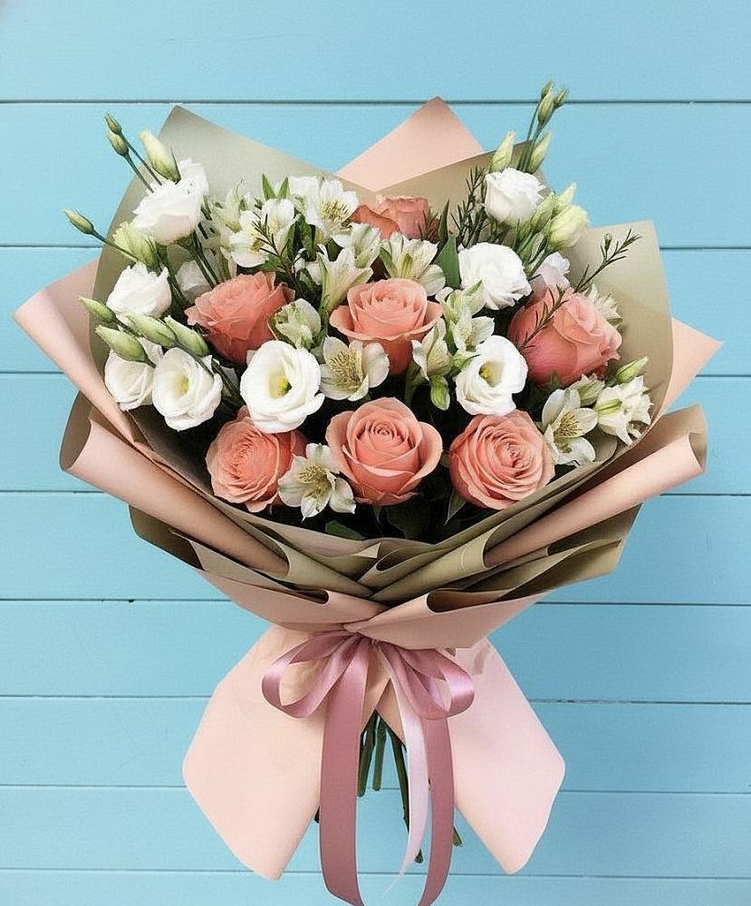 Букет цветов из: Розы, Альстромерии и Лизиантусы в Новой Чаре