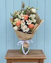 Букет цветов из:  Альстромерии, Лизиантусы, Розы и Хризантемы #REPLACE_PRED# Новой Чаре