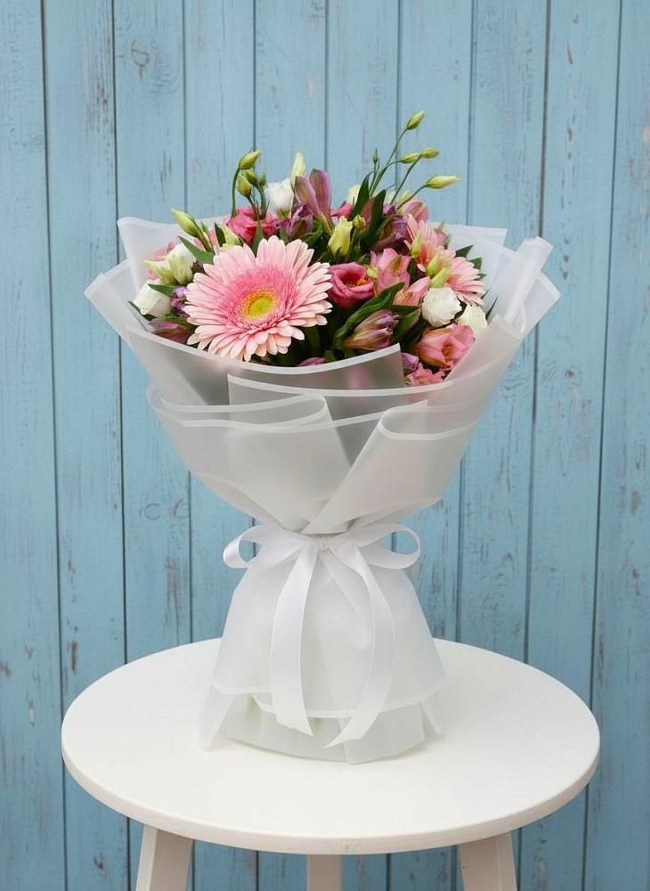 Букет цветов из: Герберы, Альстромерии и Лизиантусы в Новой Чаре