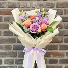 Букет цветов из:  Лизиантусы и Розы #REPLACE_PRED# Новой Чаре