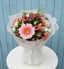 Букет цветов из:  Герберы, Альстромерии и Лизиантусы в Новой Чаре