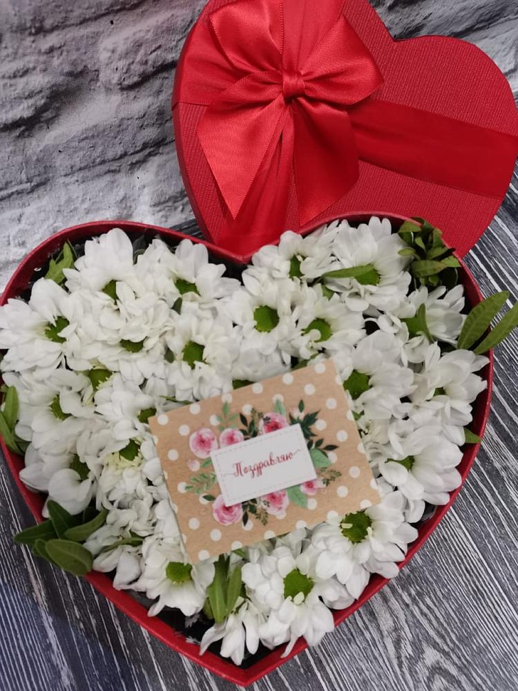 Цветочная композиция из Хризантемы в виде сердца в Новой Чаре