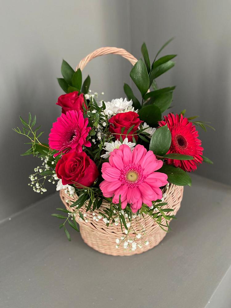 Цветочная композиция из Розы, Хризантемы и Герберы в корзине в Новой Чаре