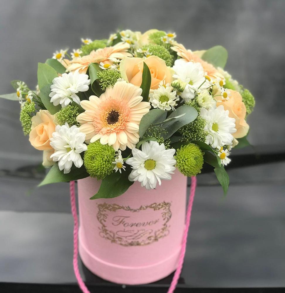 Цветочная композиция из Розы, Герберы и Хризантемы в шляпной коробке в Новой Чаре