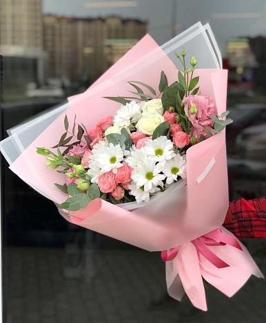 Букет цветов из: Розы, Лизиантусы и Хризантемы в Новой Чаре