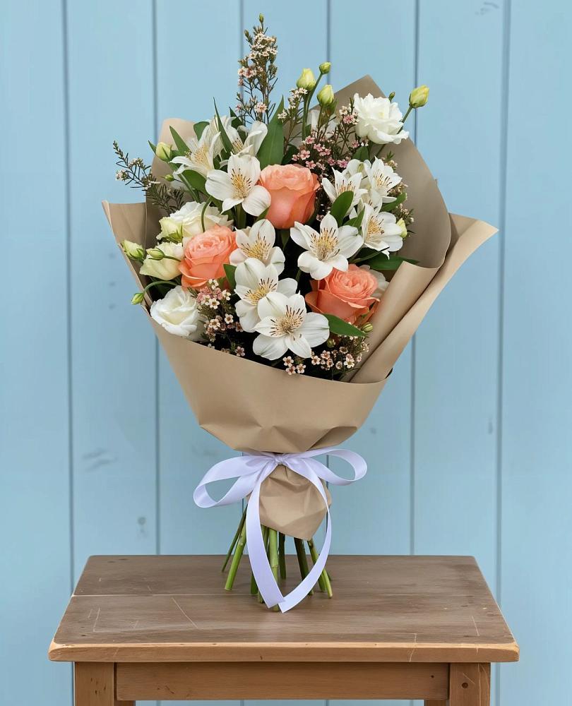 Букет цветов из: Альстромерии, Лизиантусы, Розы и Хризантемы в Новой Чаре